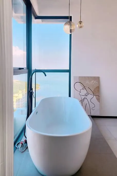 Bathtub With Seaview, 8Pax, Urban Suites - 5Km To Komtar 조지타운 0*,