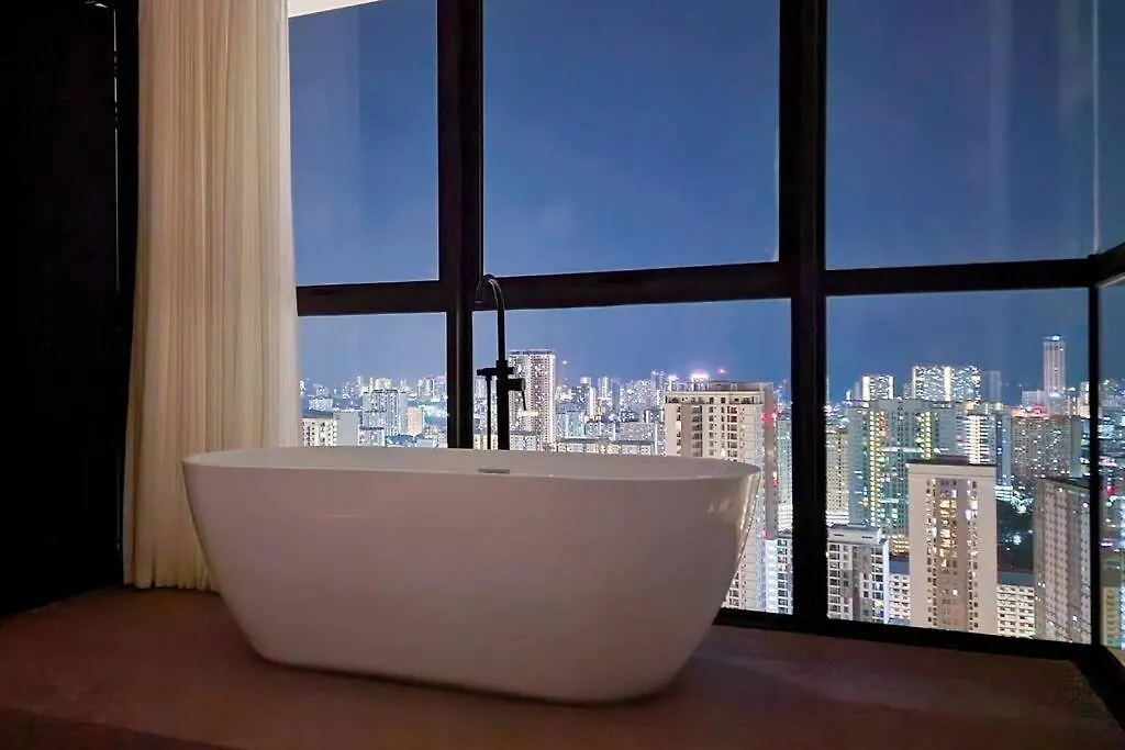 Bathtub With Seaview, 8Pax, Urban Suites - 5Km To Komtar 조지타운 아파트